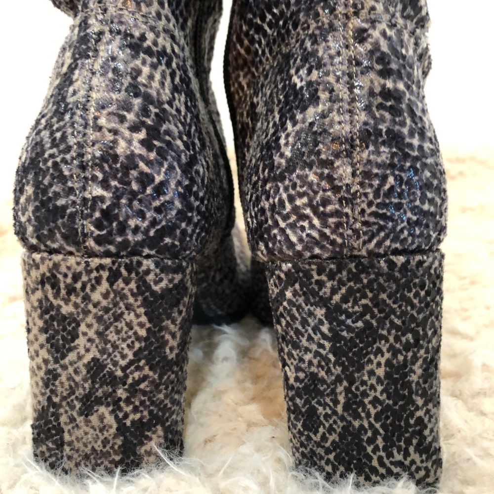 NWT Chinese Laundry Faux Snakeskin Pattern Boots - Picture 4 of 6